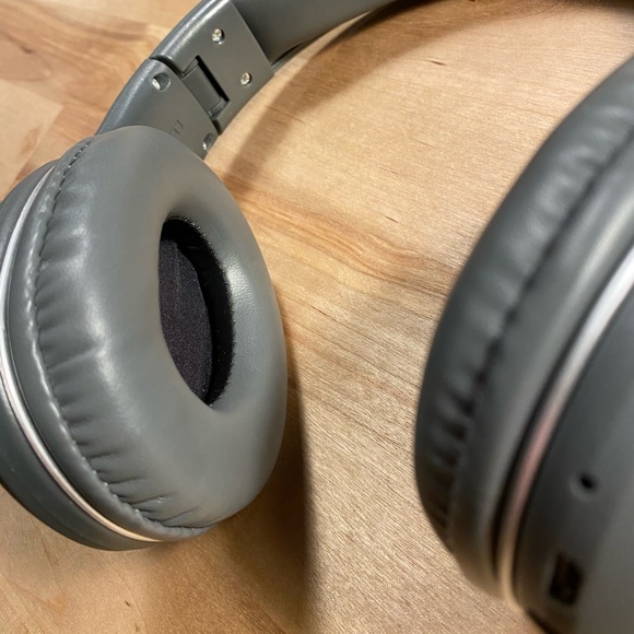 Sharper Image SBT 669 Bluetooth Headphones (Grey) - Picture 2 of 6